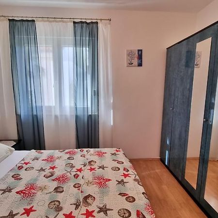 Apartments Slado Omis Bagian luar foto