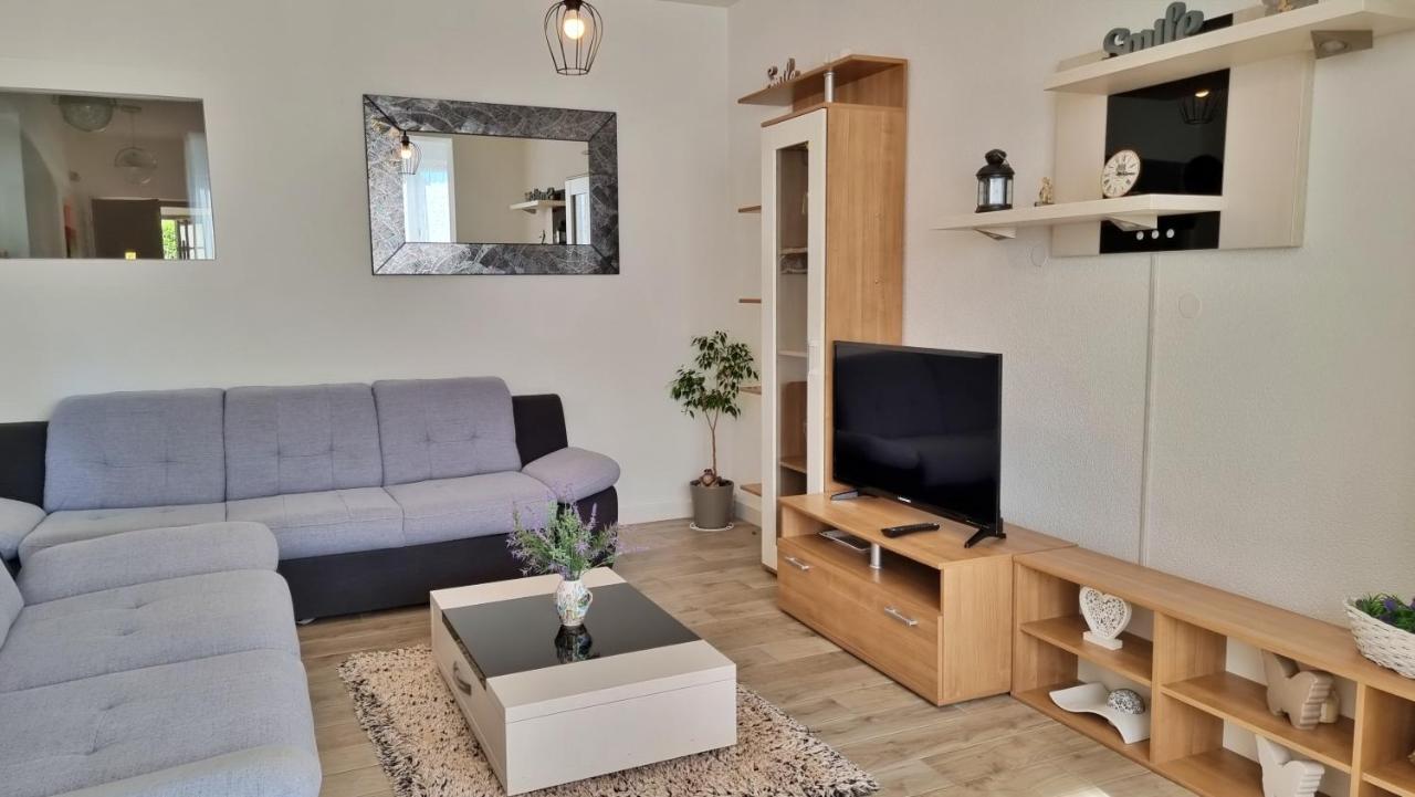 Apartments Slado Omis Bagian luar foto