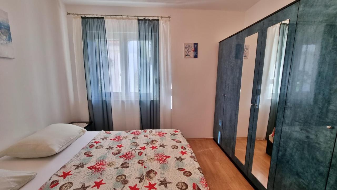 Apartments Slado Omis Bagian luar foto