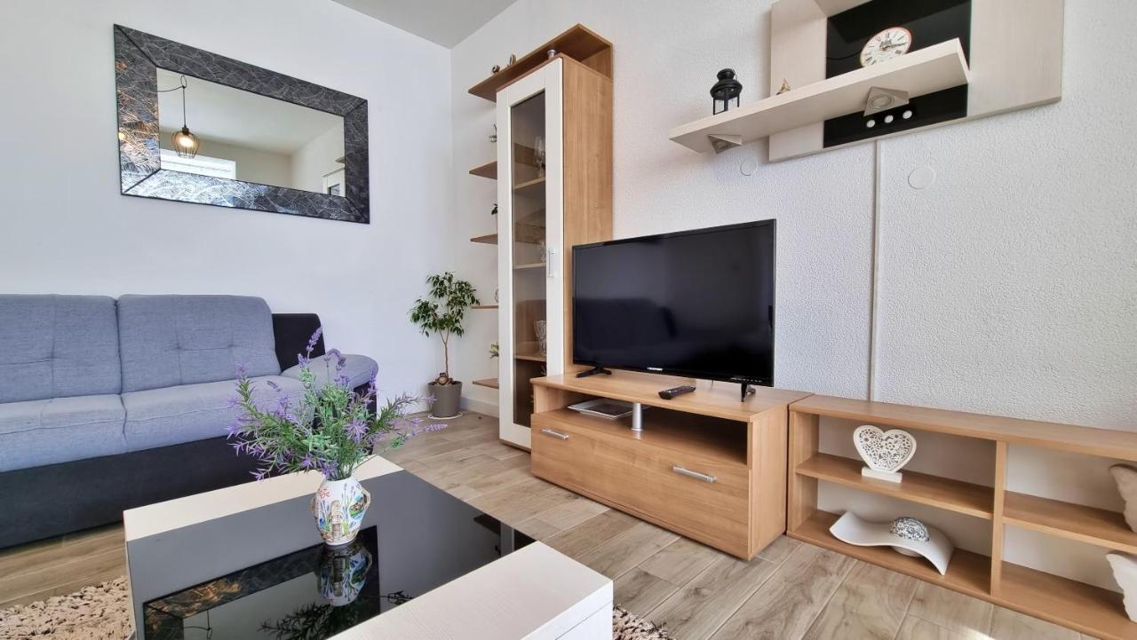 Apartments Slado Omis Bagian luar foto