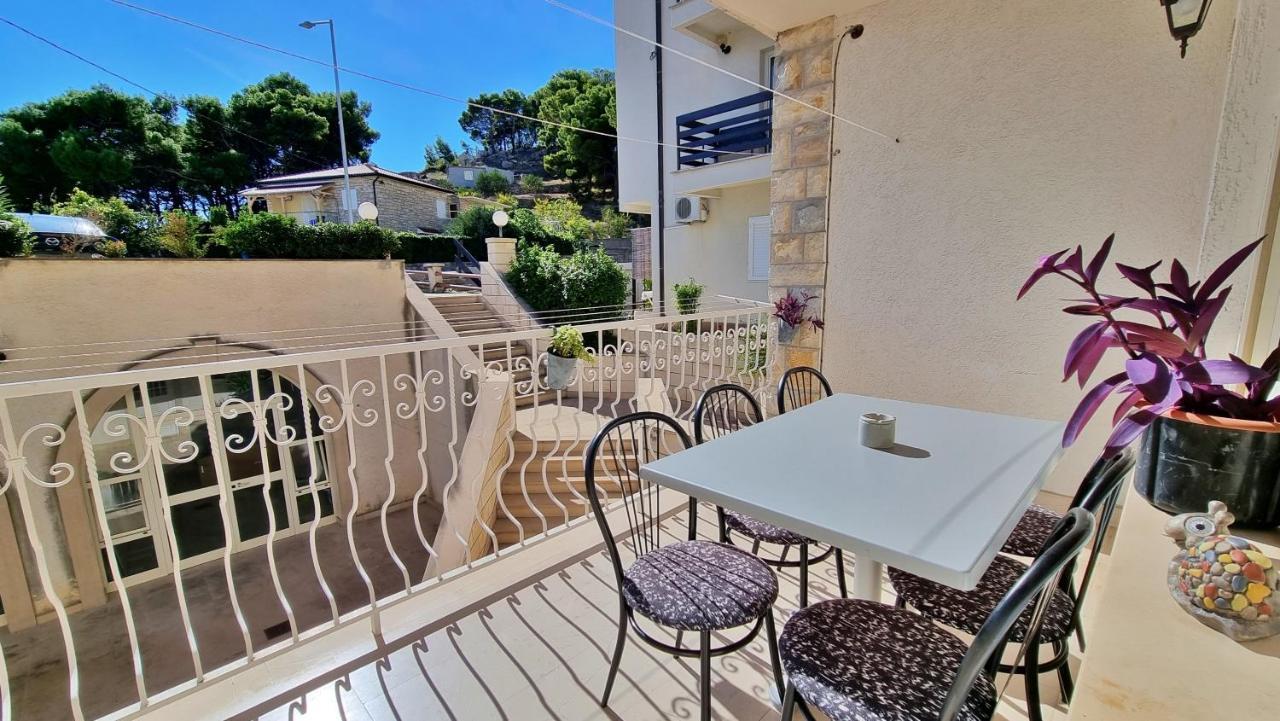 Apartments Slado Omis Bagian luar foto