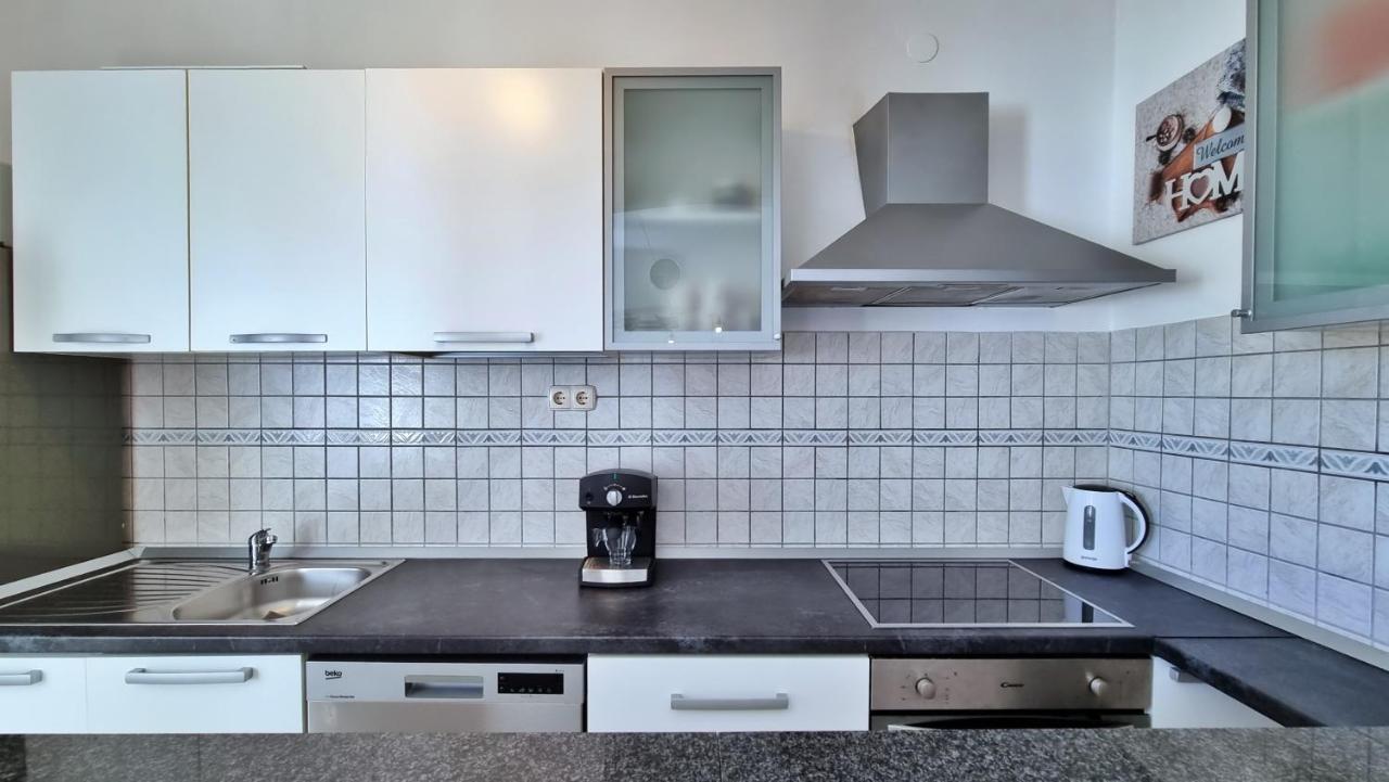 Apartments Slado Omis Bagian luar foto
