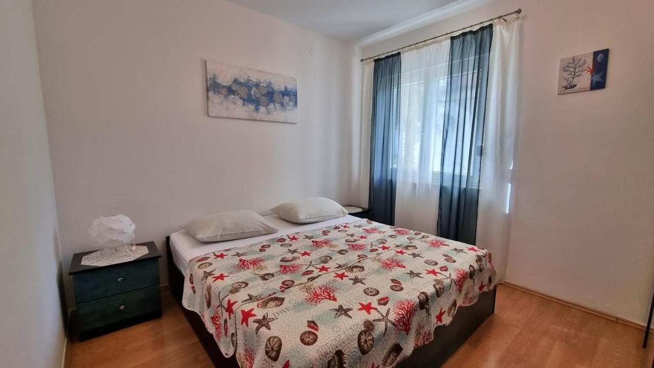 Apartments Slado Omis Bagian luar foto