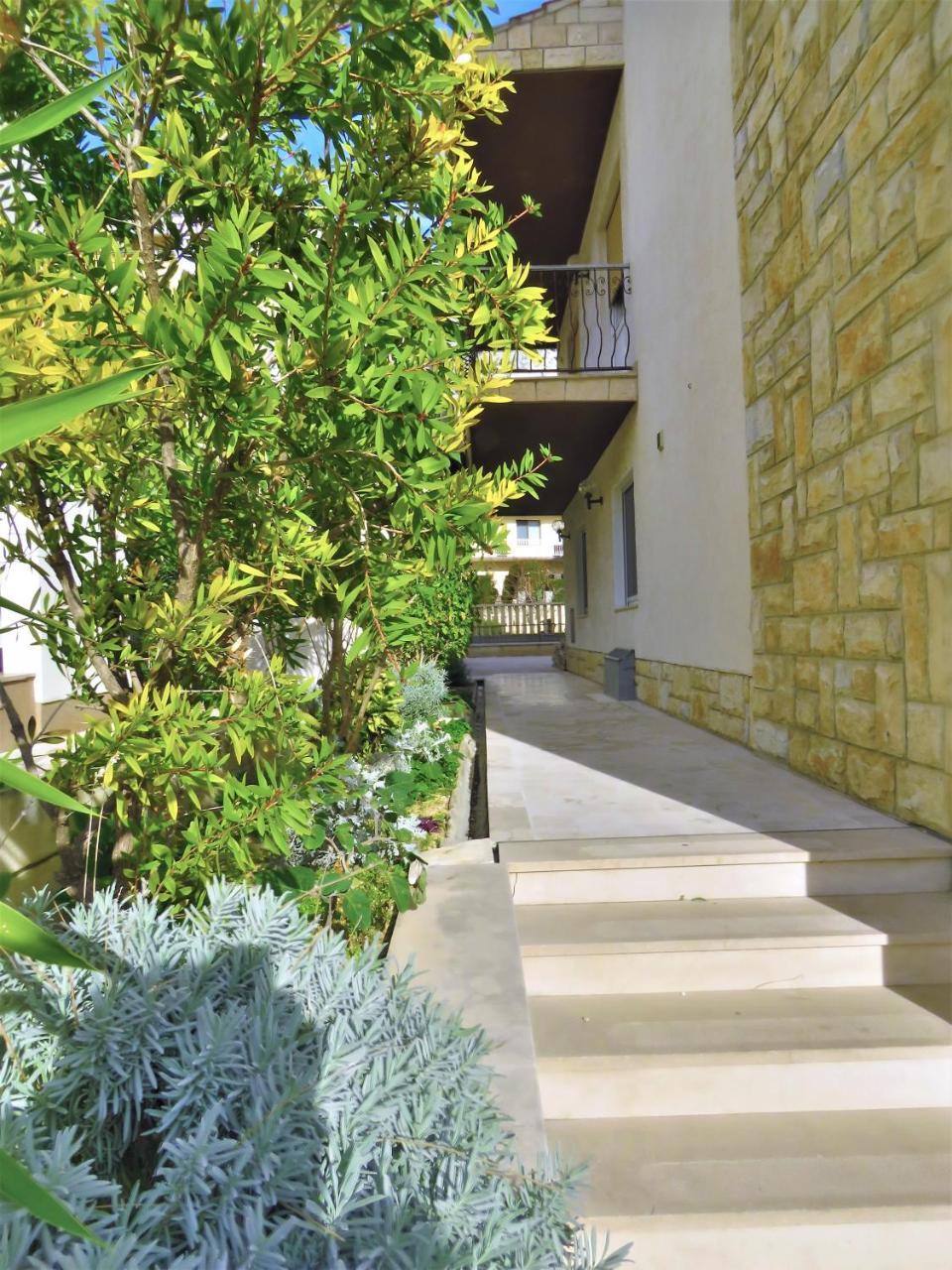 Apartments Slado Omis Bagian luar foto