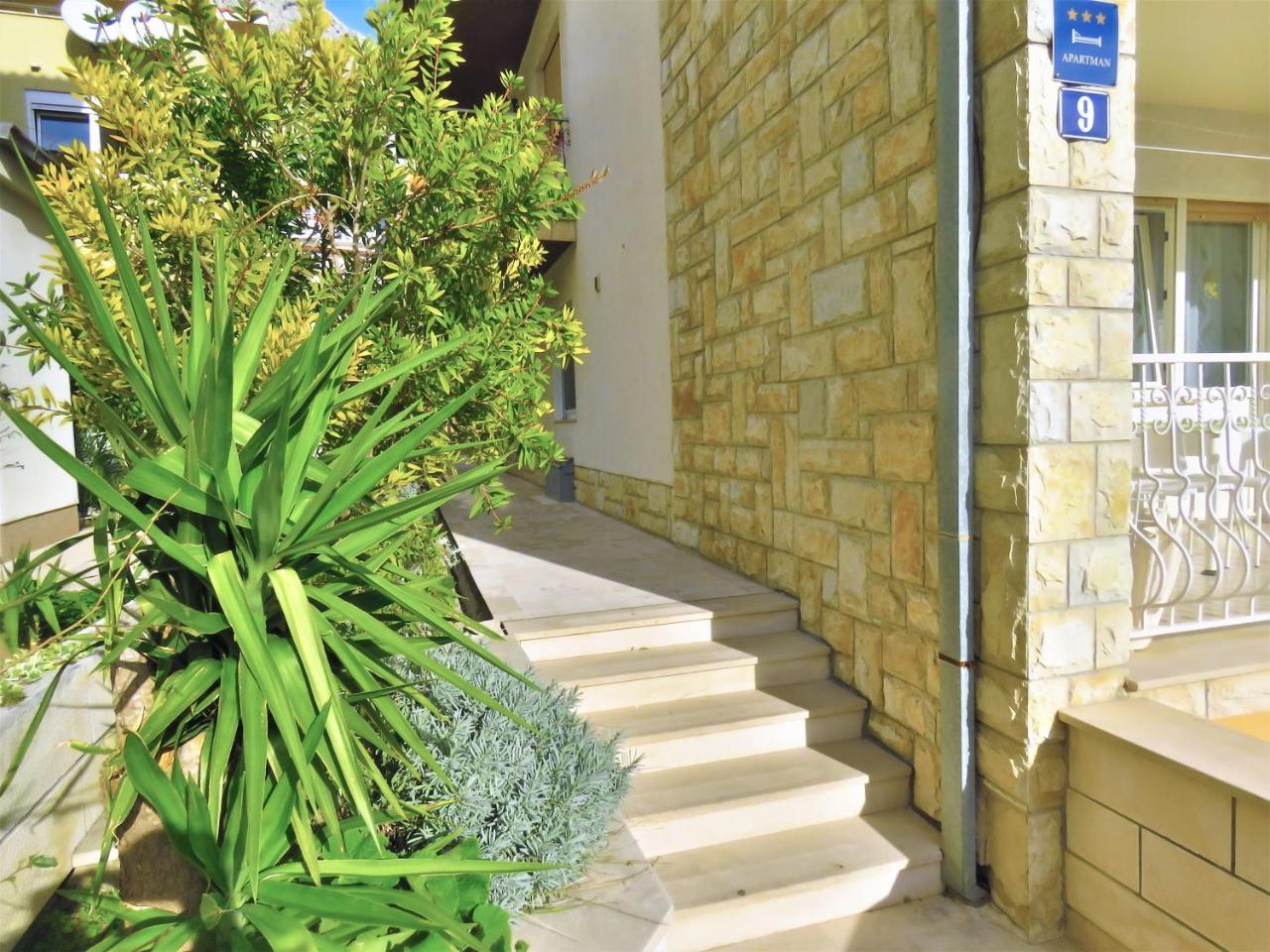 Apartments Slado Omis Bagian luar foto