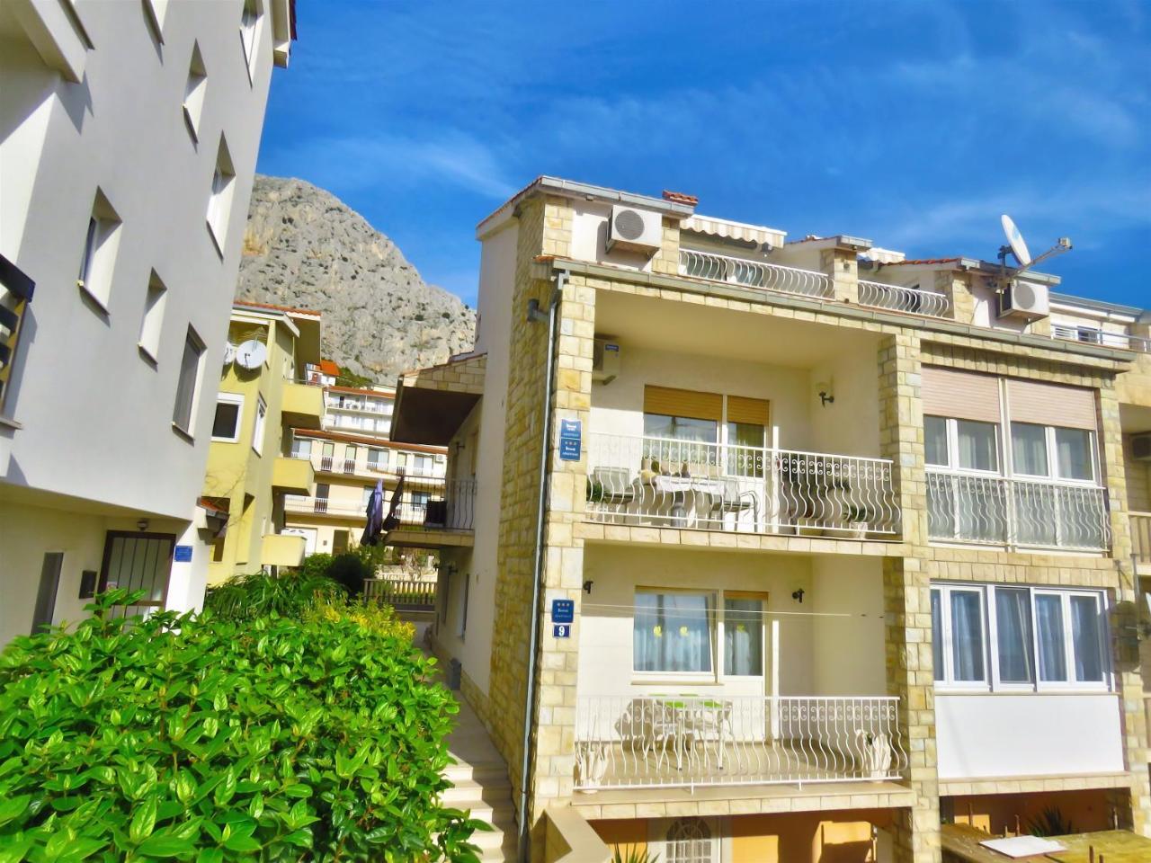 Apartments Slado Omis Bagian luar foto