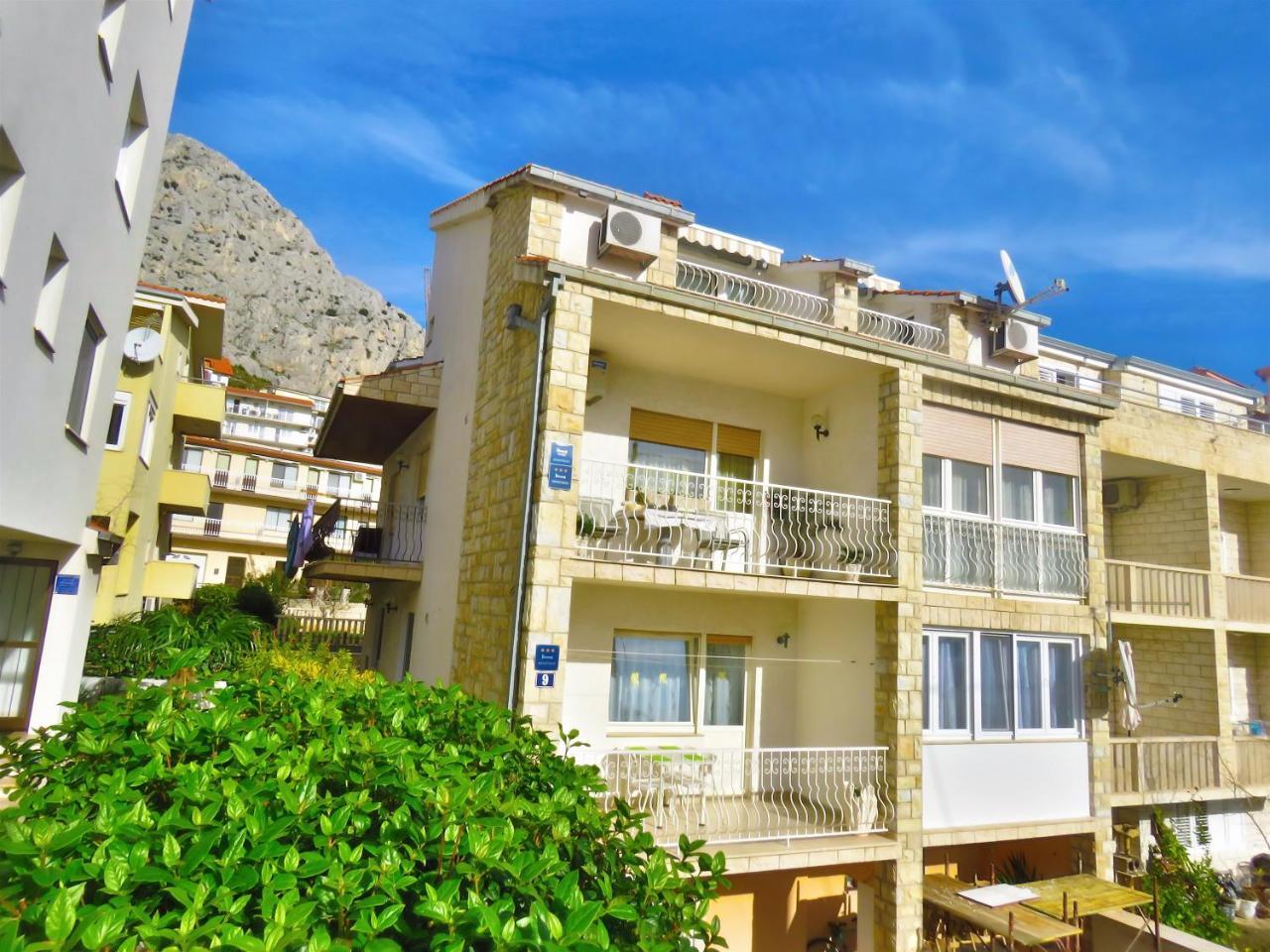 Apartments Slado Omis Bagian luar foto