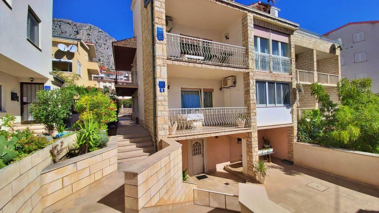 Apartments Slado Omis Bagian luar foto