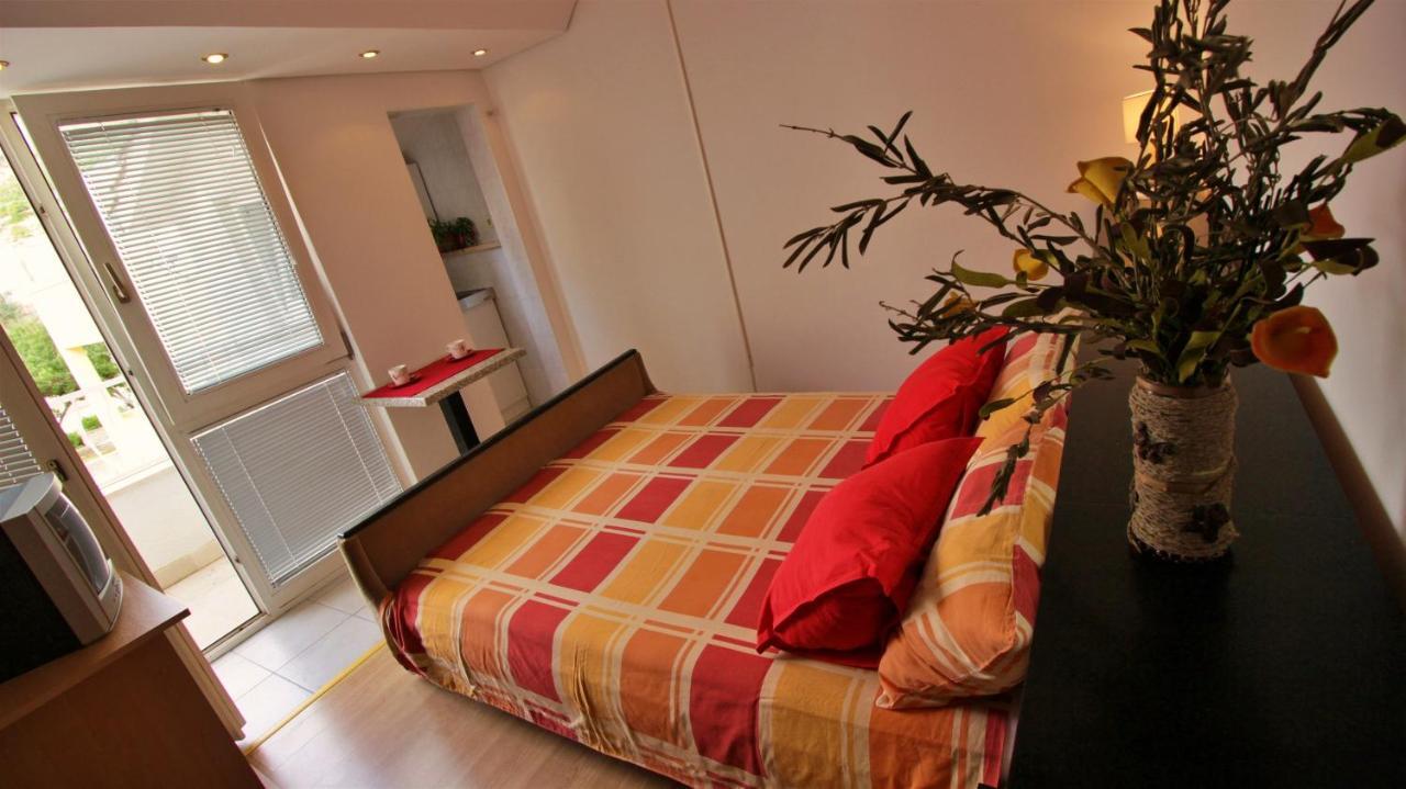 Apartments Slado Omis Bagian luar foto