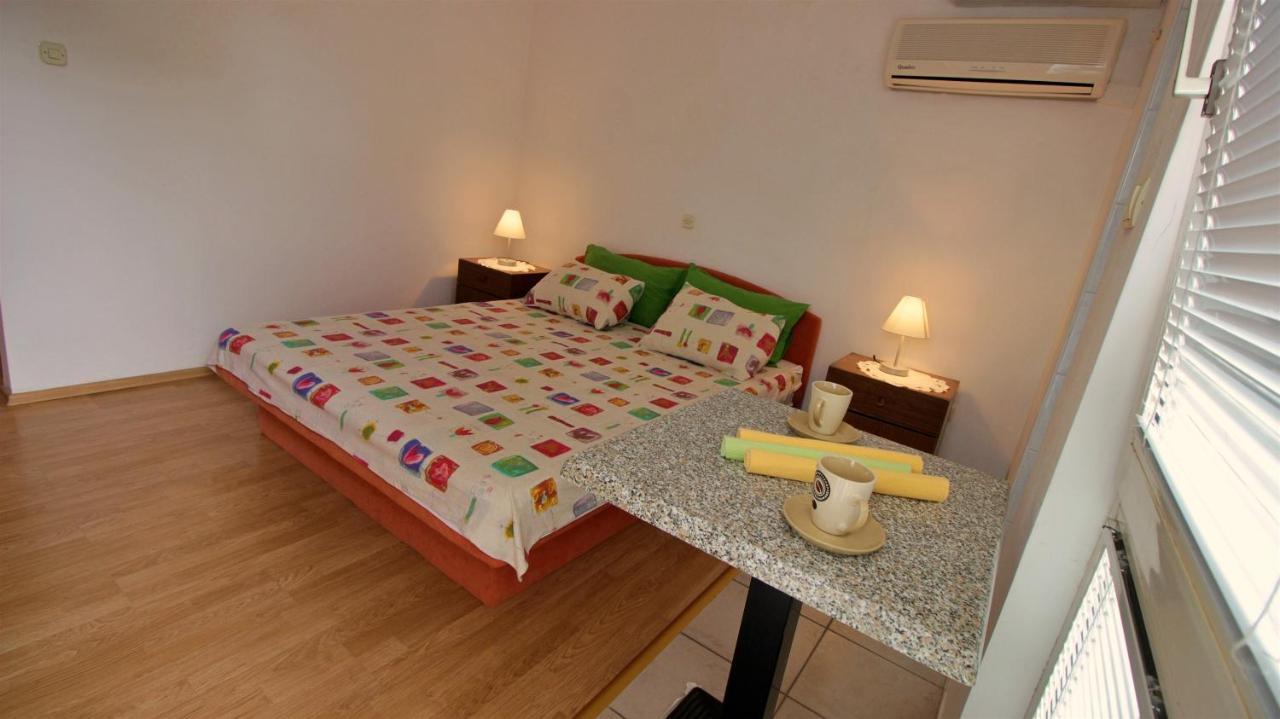 Apartments Slado Omis Bagian luar foto