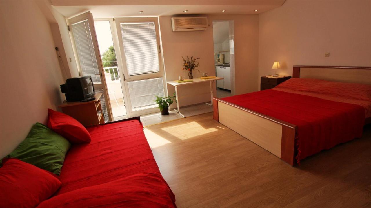 Apartments Slado Omis Bagian luar foto