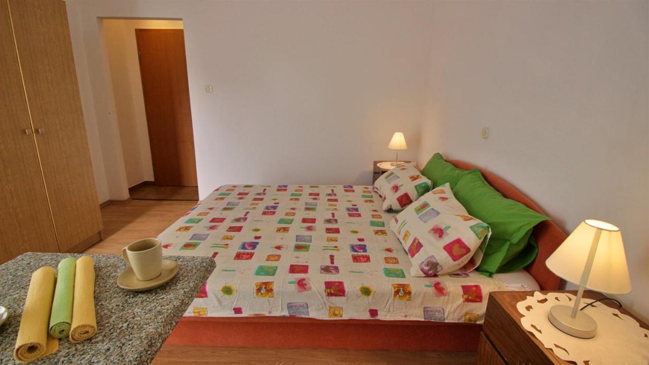 Apartments Slado Omis Bagian luar foto