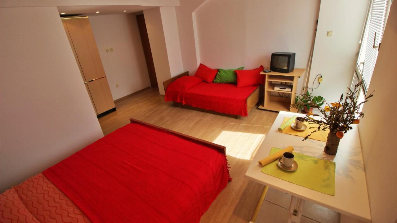 Apartments Slado Omis Bagian luar foto