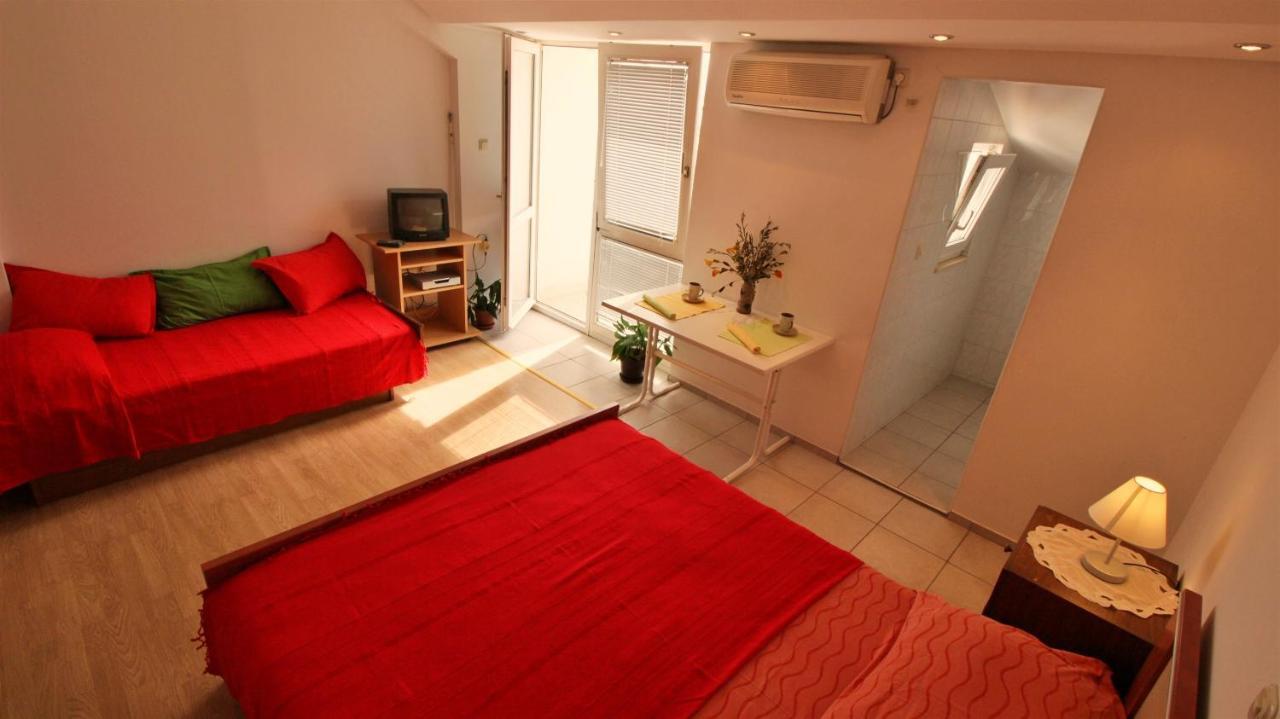 Apartments Slado Omis Bagian luar foto